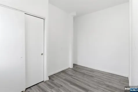 5 Elm Street Newark NJ 07102
