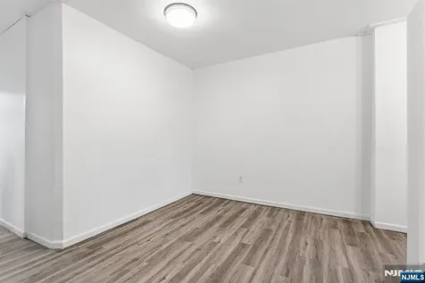 5 Elm Street Newark NJ 07102