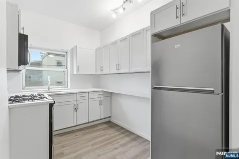 5 Elm Street Newark NJ 07102