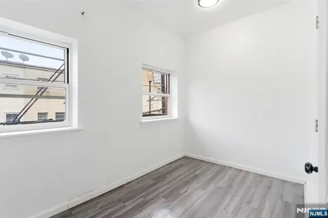 5 Elm Street Newark NJ 07102