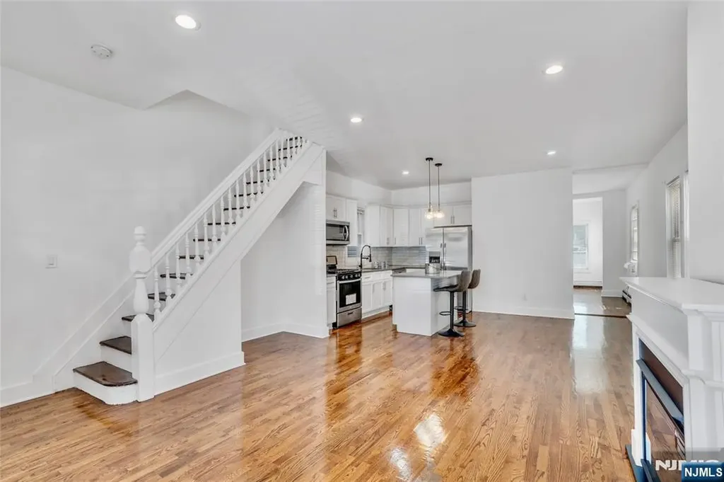 142 Steuben Street East Orange NJ 07018
