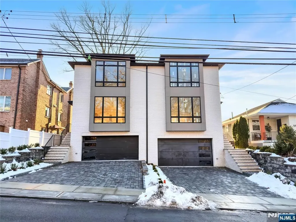 432 Stillwell Avenue Fort Lee NJ 07024