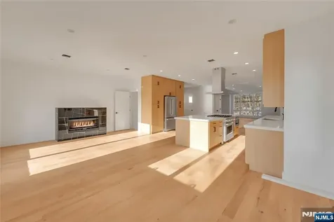 432 Stillwell Avenue Fort Lee NJ 07024