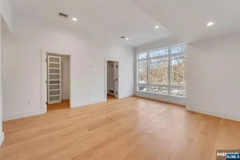 432 Stillwell Avenue Fort Lee NJ 07024