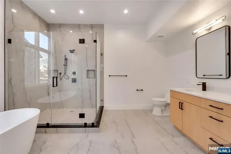 432 Stillwell Avenue Fort Lee NJ 07024
