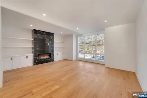 432 Stillwell Avenue Fort Lee NJ 07024