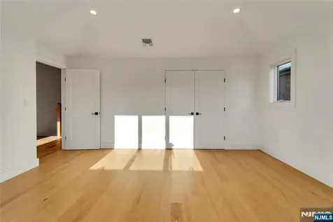 432 Stillwell Avenue Fort Lee NJ 07024