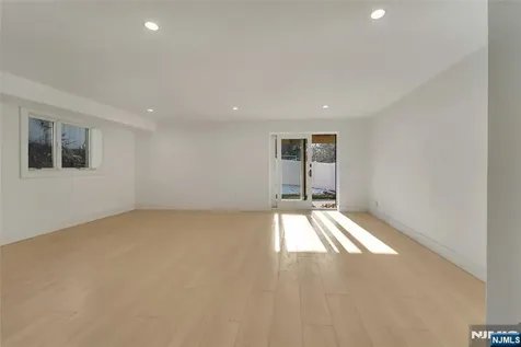 432 Stillwell Avenue Fort Lee NJ 07024