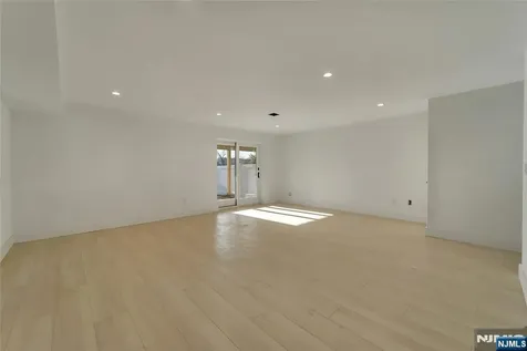 432 Stillwell Avenue Fort Lee NJ 07024