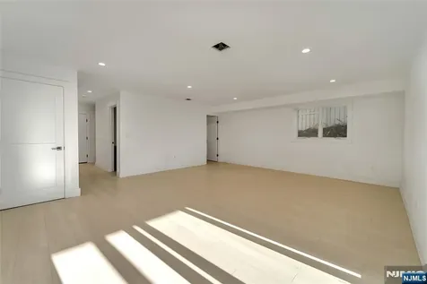 432 Stillwell Avenue Fort Lee NJ 07024