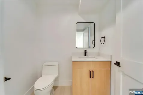 432 Stillwell Avenue Fort Lee NJ 07024