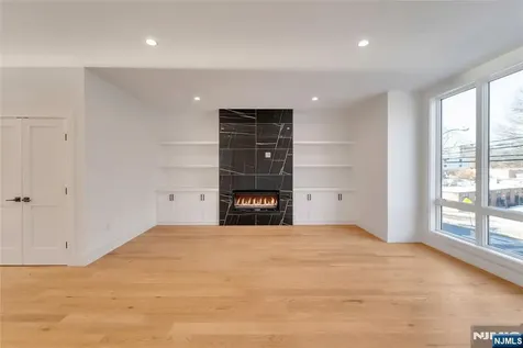 432 Stillwell Avenue Fort Lee NJ 07024
