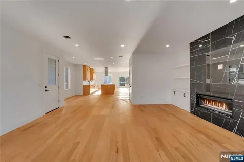 432 Stillwell Avenue Fort Lee NJ 07024