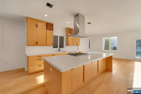 432 Stillwell Avenue Fort Lee NJ 07024
