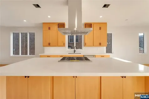 432 Stillwell Avenue Fort Lee NJ 07024