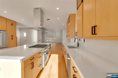 432 Stillwell Avenue Fort Lee NJ 07024