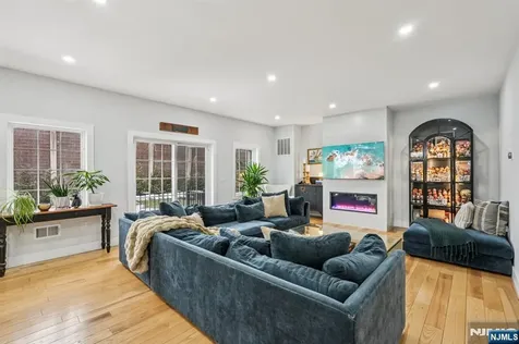 109 Arbor Drive Ho-ho-kus NJ 07423