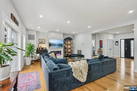 109 Arbor Drive Ho-ho-kus NJ 07423