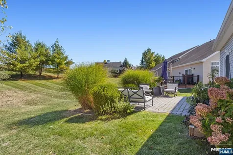 24 Bluffs Court Hamburg NJ 07419