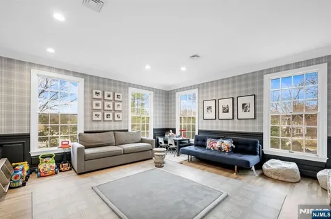 18 Sunflower Drive Upper Saddle River NJ 07458