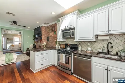 352 7th Street Jersey City NJ 07302