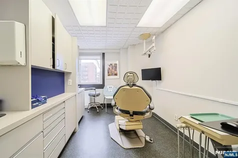 2185 Lemoine Fort Lee NJ 07024