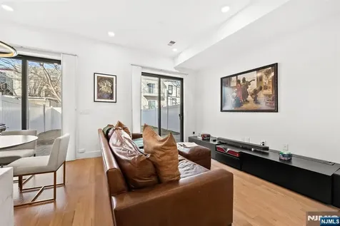 34 Manhattan Avenue Jersey City NJ 07307
