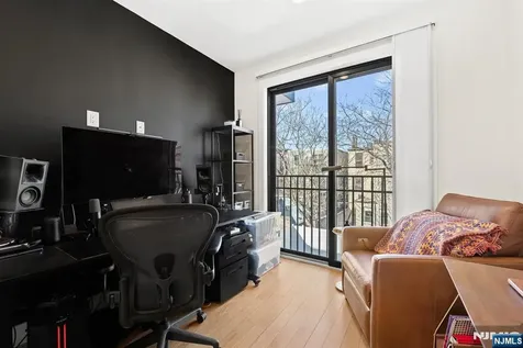 34 Manhattan Avenue Jersey City NJ 07307
