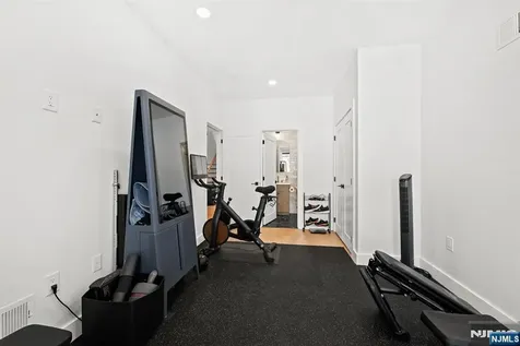 34 Manhattan Avenue Jersey City NJ 07307