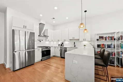 34 Manhattan Avenue Jersey City NJ 07307