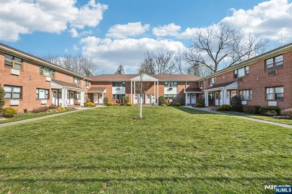 21 Colonial Drive Little Falls NJ 07424