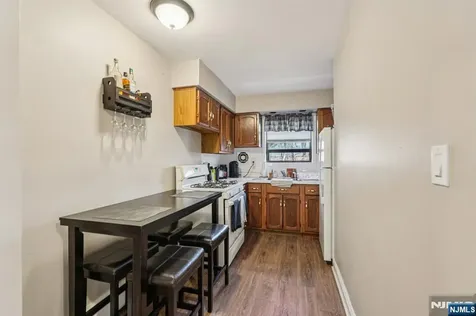 21 Colonial Drive Little Falls NJ 07424