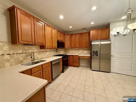 5402 Warrens Way Wanaque NJ 07465