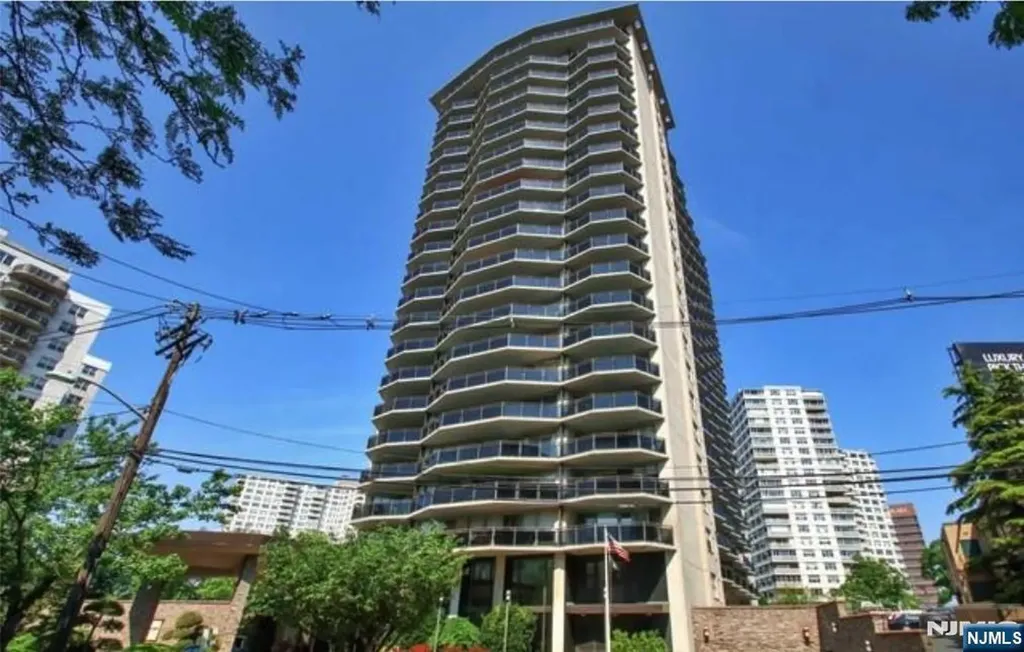 2077 Center Avenue Fort Lee NJ 07024