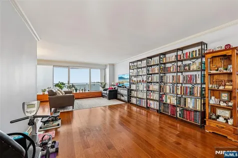 2077 Center Avenue Fort Lee NJ 07024