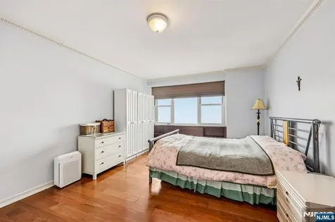 2077 Center Avenue Fort Lee NJ 07024