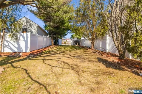 565 Center Street Wood Ridge NJ 07075