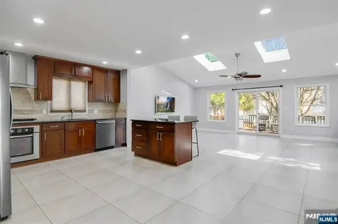 565 Center Street Wood Ridge NJ 07075