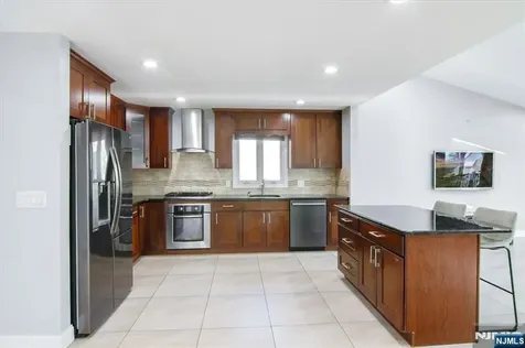 565 Center Street Wood Ridge NJ 07075