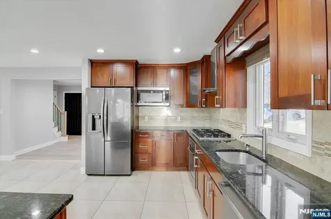 565 Center Street Wood Ridge NJ 07075