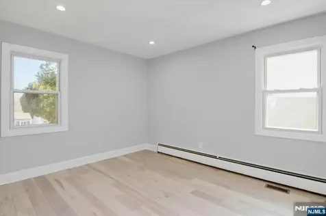 565 Center Street Wood Ridge NJ 07075