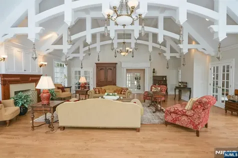 7 Charlden Drive Saddle River NJ 07458