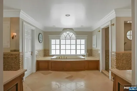 7 Charlden Drive Saddle River NJ 07458