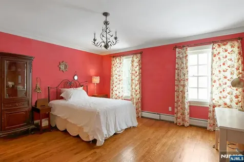 7 Charlden Drive Saddle River NJ 07458