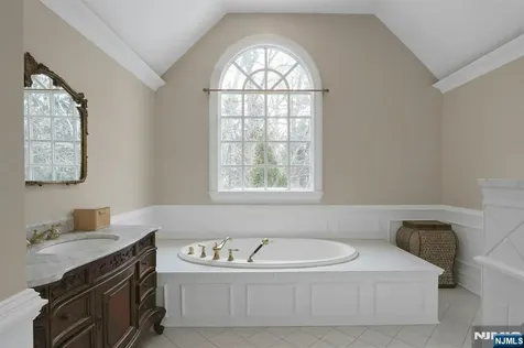 7 Charlden Drive Saddle River NJ 07458