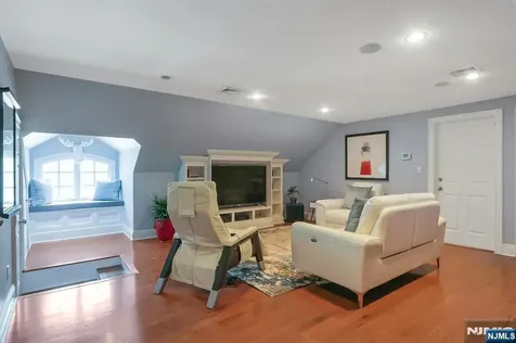 7 Charlden Drive Saddle River NJ 07458