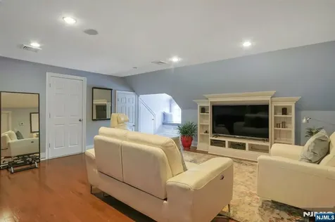 7 Charlden Drive Saddle River NJ 07458