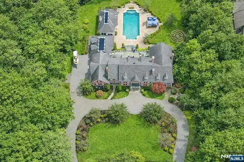 7 Charlden Drive Saddle River NJ 07458