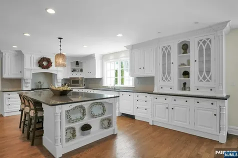 7 Charlden Drive Saddle River NJ 07458