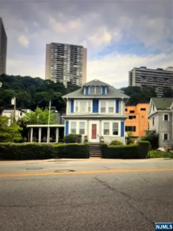 1332 River Road Edgewater NJ 07020
